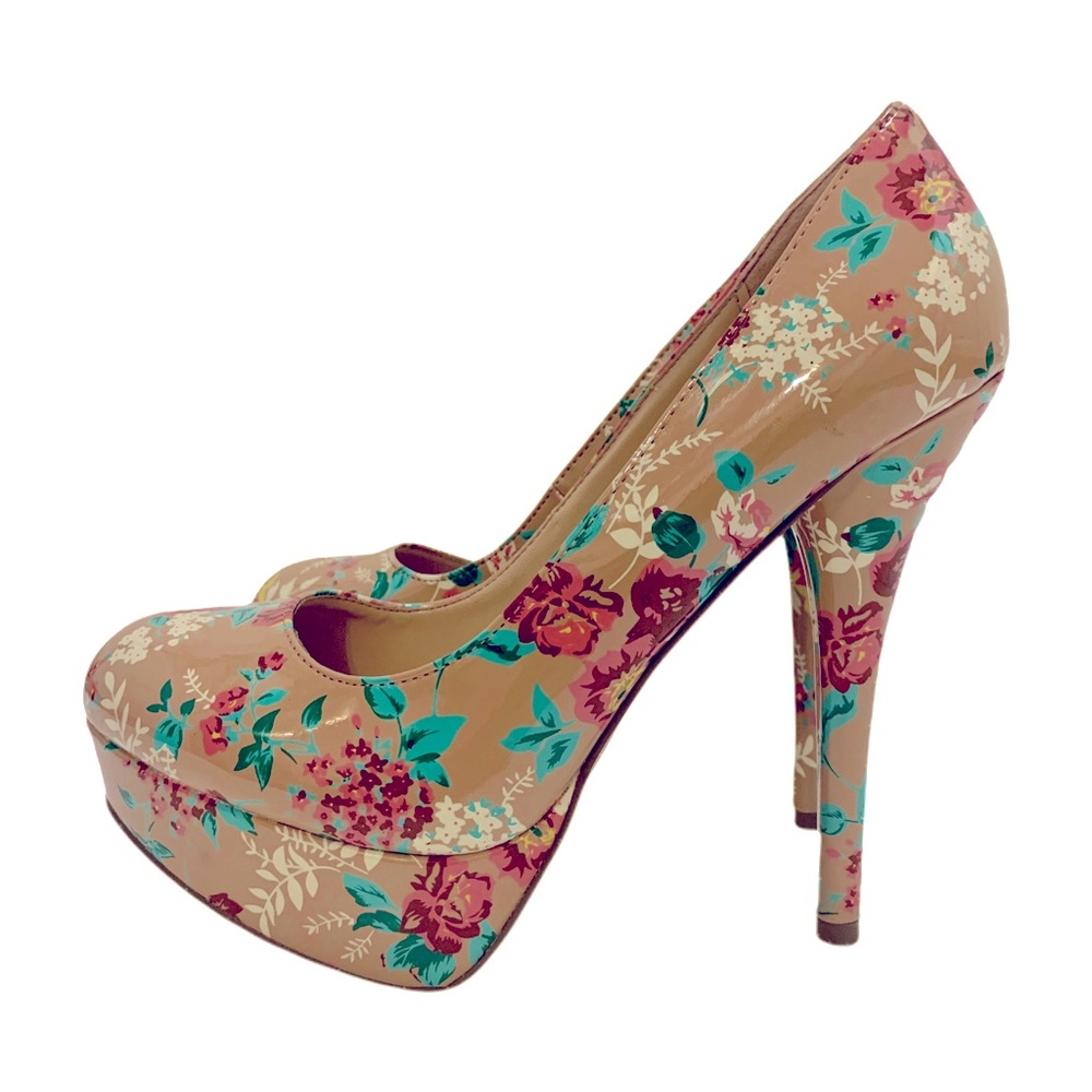 Breckelle’s Flower Platform Heels Size 8